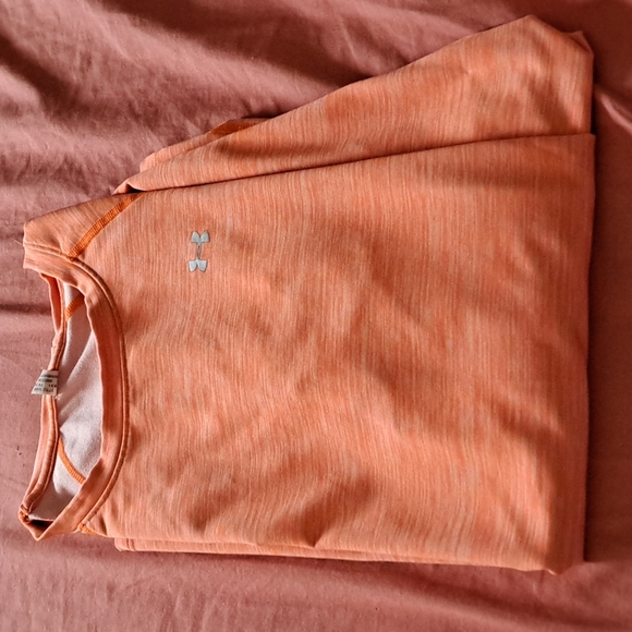 Under Armour Tops - UNDER ARMOUR LONG SLEEVE KEYHOLE